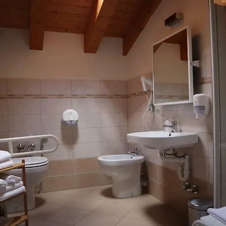 Albergo Ristorante Pizzeria Del Ponte *
